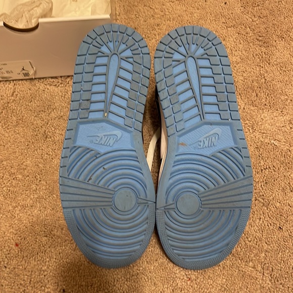 University Blue Jordan 1 Mid Sneaker - 100% Authentic - Picture 5 of 8